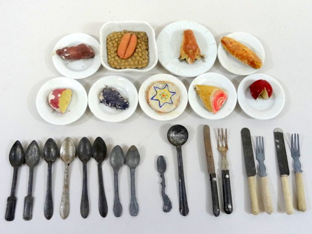 Dollhouse Food on Plates (1 of 3)