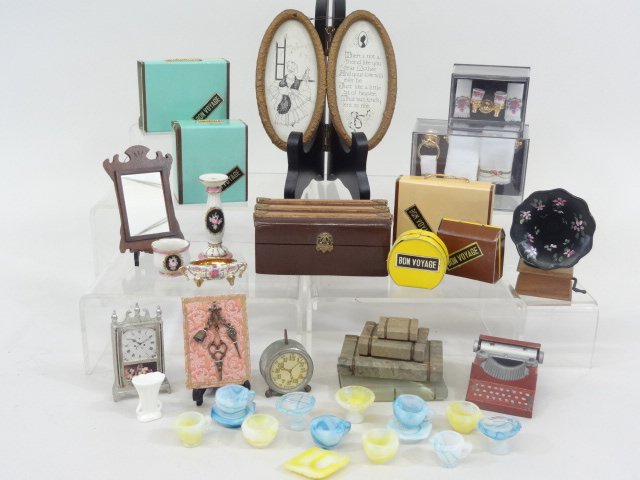 Dollhouse Accessories (1 of 1)