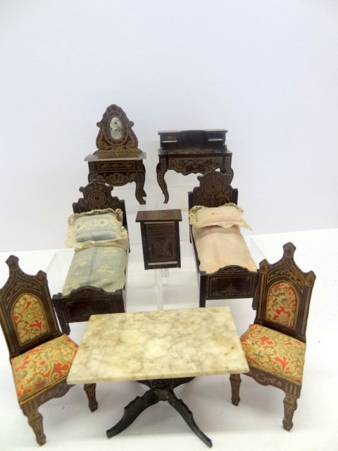 Biedermeier Dollhouse Bedroom Furniture (1 of 4)