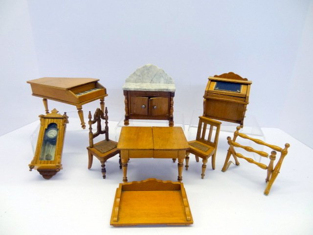 Schneegass Dollhouse Furniture (1 of 4)