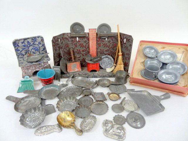 Tin Kitchen, Stove and Accessories (1 of 3)
