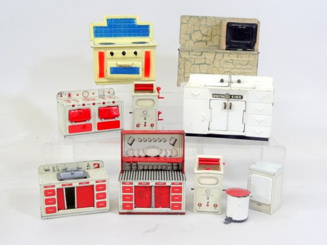 Metal Dollhouse Furniture (1 of 1)