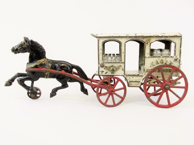 Hubley Milk & Cream Cast Iron Wagon (1 of 6)