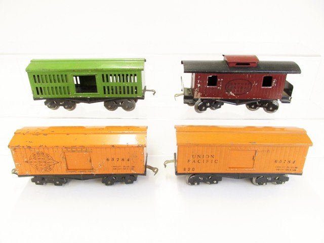 Four Lionel Pre-war Freight Cars (1 of 5)