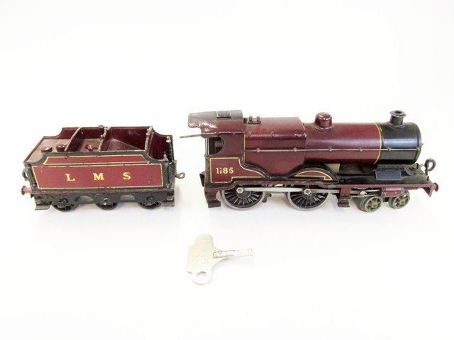 Hornby Wind-up Engine w/Tender (1 of 4)