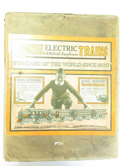 Lionel Passenger Set, Pre-war Engine and 3 cars (1 of 7)