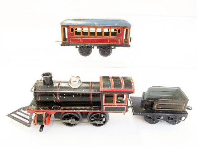 Wind-up ENGINE BLACK w/Cowcatcher, GOLD DOME, Electric: Wind-up ENGINE BLACK w/Cowcatcher, GOLD DOME, Electric Green Tender, Coach Red w/Blue Roof - S Gauge?