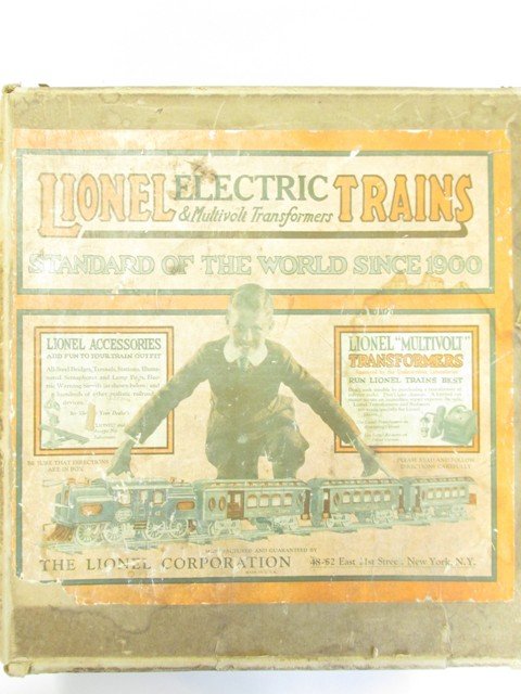 Lionel Pre-war Passenger Set, Engine and 3 Cars (1 of 9)