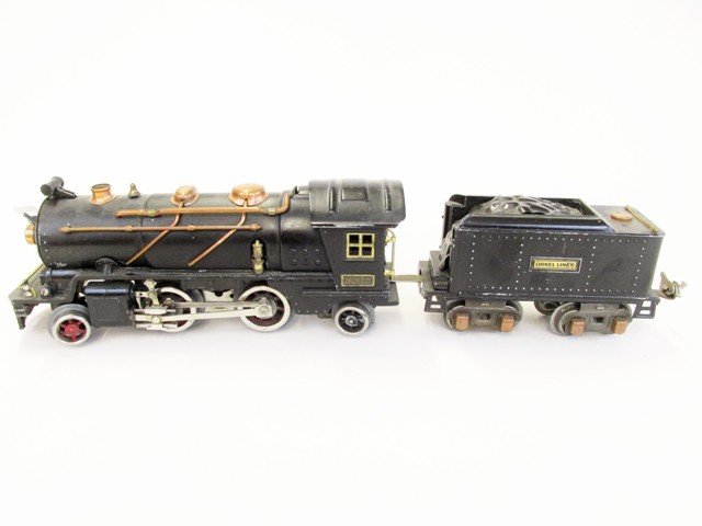 262E Steam Engine with 262 Tender 1930: 262E Steam Engine with 262 Tender 1930, engine has flags on both sides in front of boiler