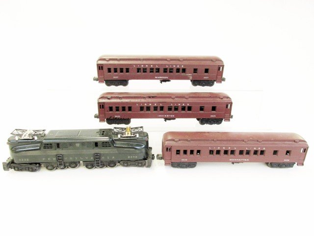 Lionel Passenger Set # 2144W, GG1 and Three Cars (1 of 5)