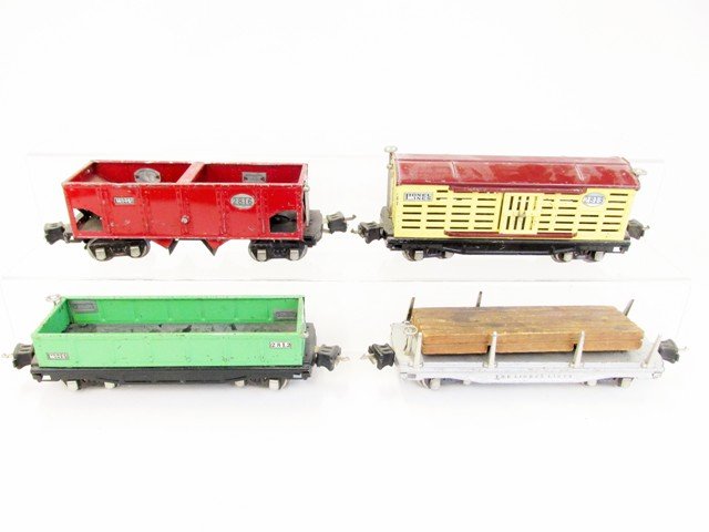 Four Pre-war Lionel Freight Cars, Flat, Gondola, (1 of 5)