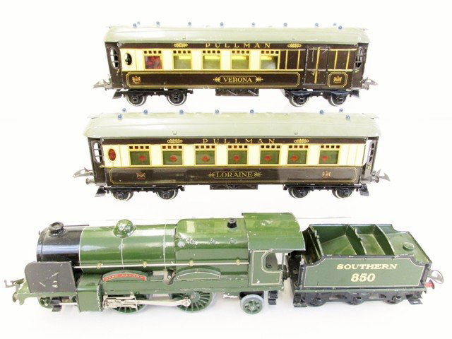 Train Set Wind-up Lord Nelson Southern 850, engine & (1 of 5)