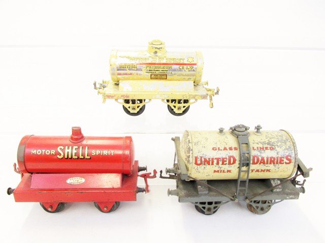Three Hornby Freight Tank Cars (1 of 4)