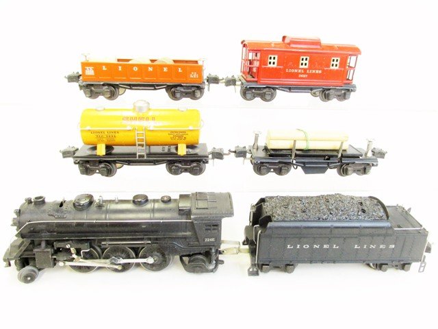 Lionel Post-war Freight Set Engine, Tender and Four (1 of 1)