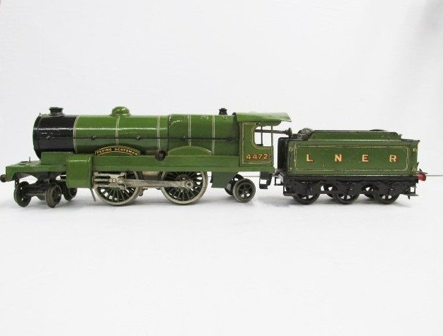 Wind-up engine Flying Scotsman LNER 4472 green & black (1 of 5)