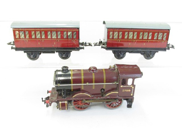 Hornby Wind-up engine 0-4-0 LMS 2700 and Two Passenger (1 of 4)