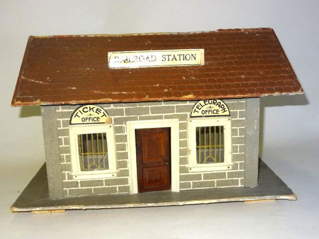 Schoenhut Large Wood Railroad Station (1 of 8)