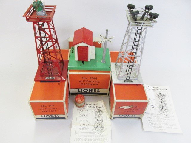 Lionel Post-war Accessories - 394, 395, 45N with O/B (1 of 5)