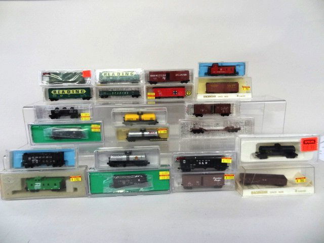 N Scale Train  Cars (1 of 3)
