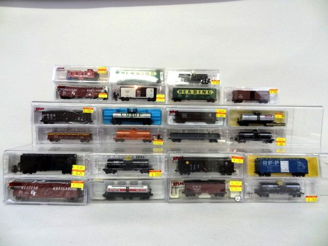 N Scale Train  Cars (1 of 2)
