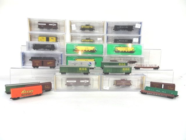 N Scale Train Cars (1 of 2)