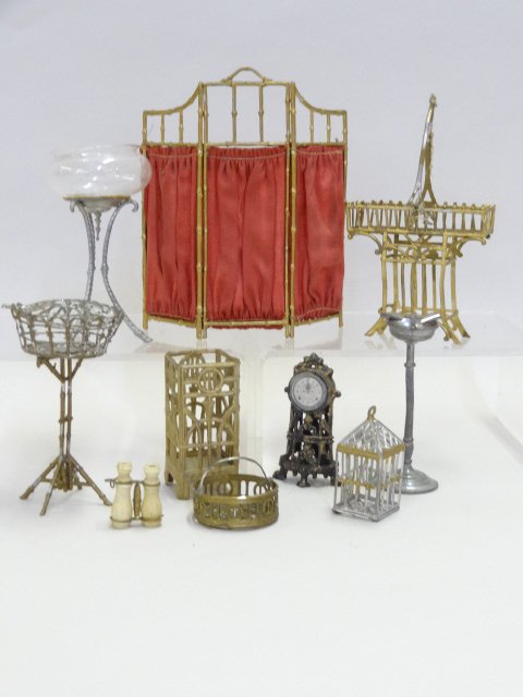 Vintage Dollhouse Accessories (1 of 1)