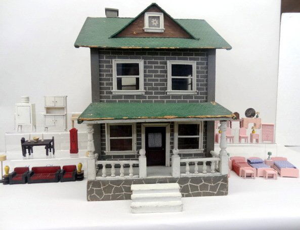 Schoenhut 1920's Dollhouse (1 of 6)