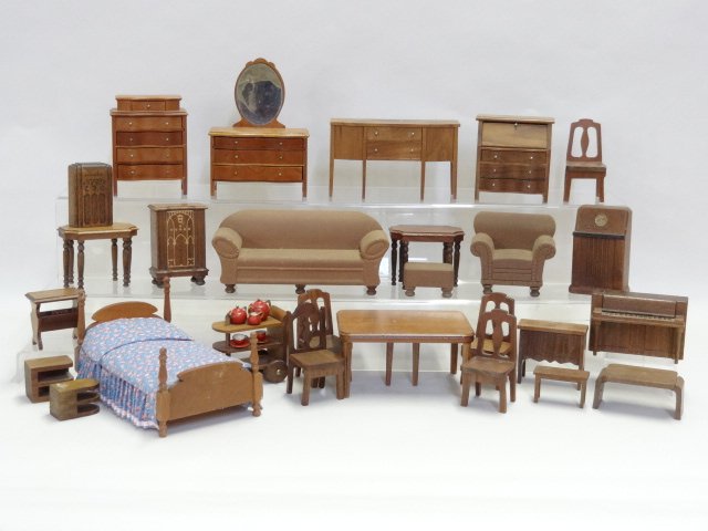 Vintage Strombecker Furniture (1 of 1)