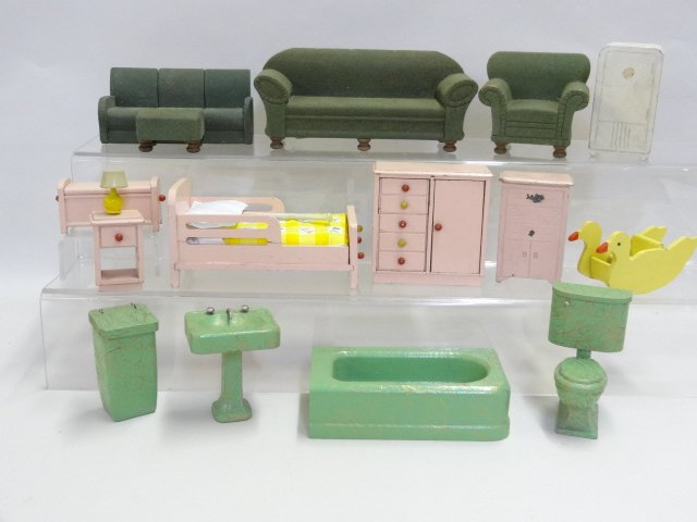 Strombecker Dollhouse Furniture: Vintage Strombecker child's bedroom furniture w/shoofly rocker, green enamel bathroom w/gold decoration, flocked sofa, chair, footstool, & flocked sectional sofa, 3 1/2 in. tallest