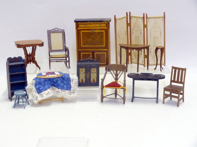 Dollhouse Artist Furniture (1 of 2)