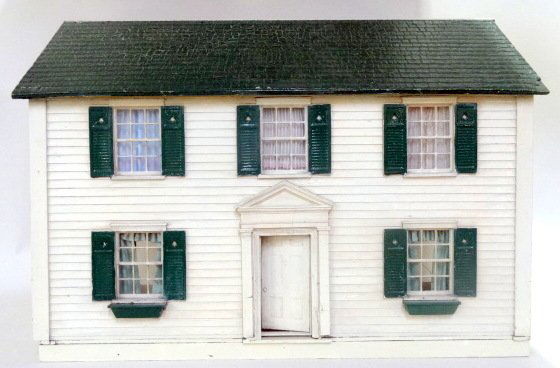 Vintage Colonial Dollhouse (1 of 2)