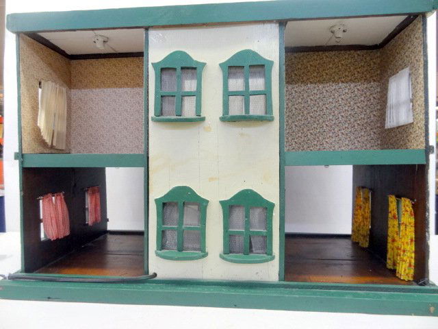 Vintage Dollhouse Hotel (1 of 3)
