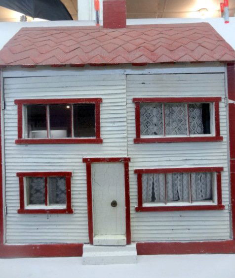 Vintage Handmade Dollhouse (1 of 2)