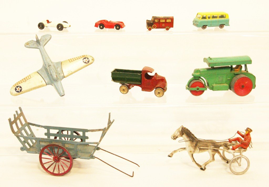 Group Vintage Die-Cast Toys (1 of 10)