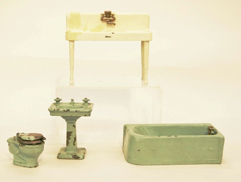 Arcade Cast Iron Bathroom Set (1 of 5)