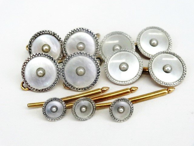 Gold Cufflinks (1 of 1)