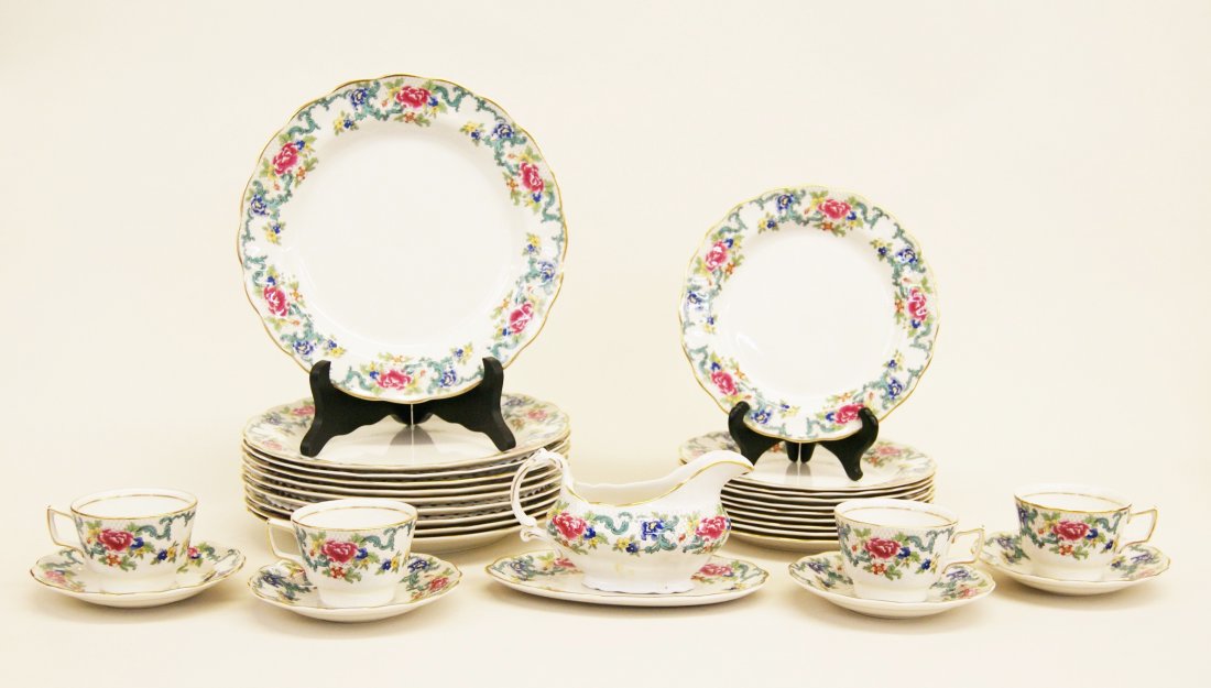 Royal Doulton Floradora Dinner Service (1 of 6)
