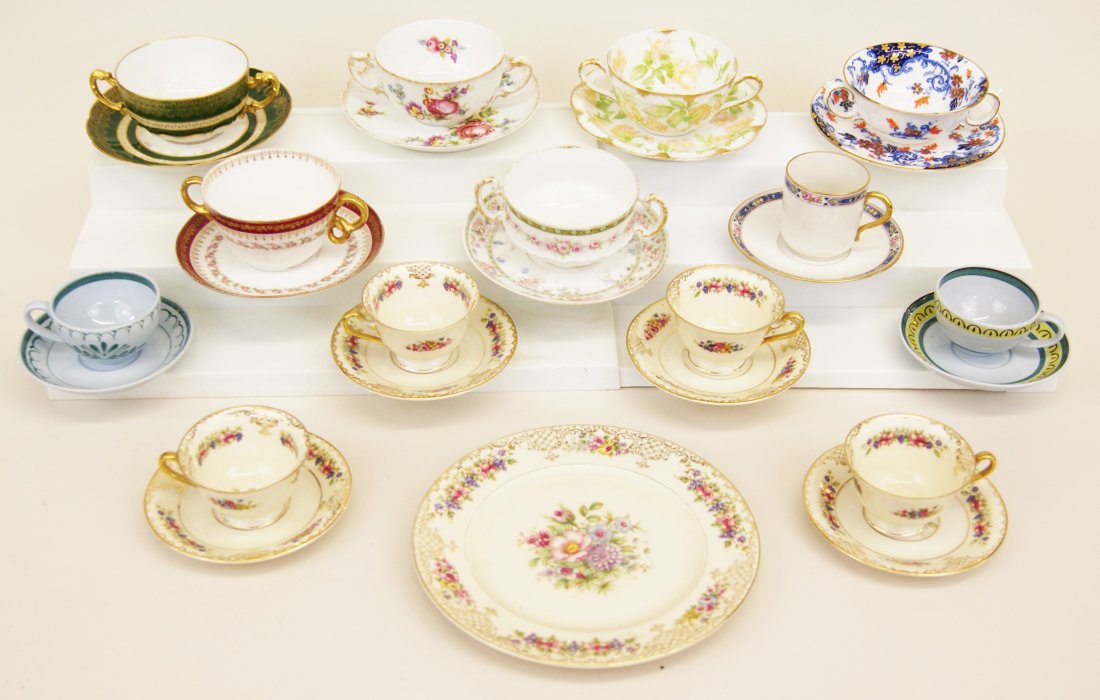 Group Vintage Bouillon & Tea Cups (1 of 10)