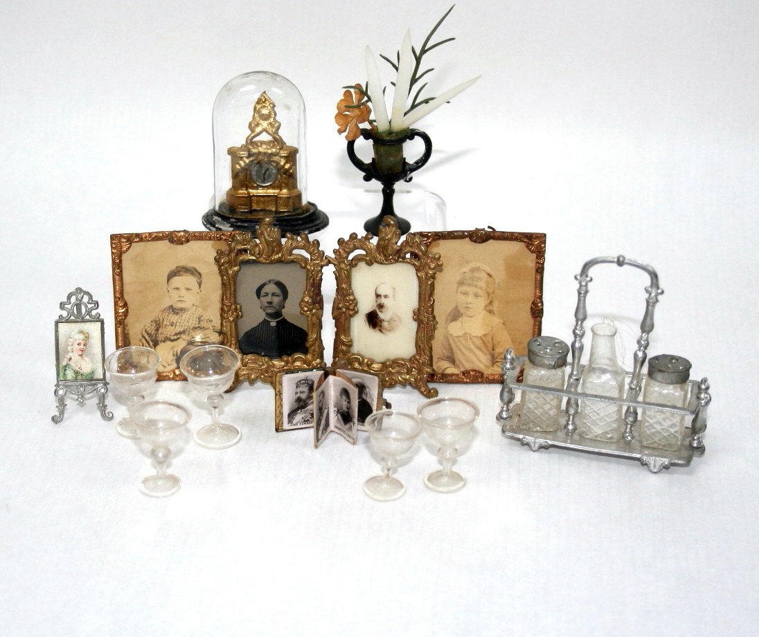 Glassware and Pictures (1 of 1)