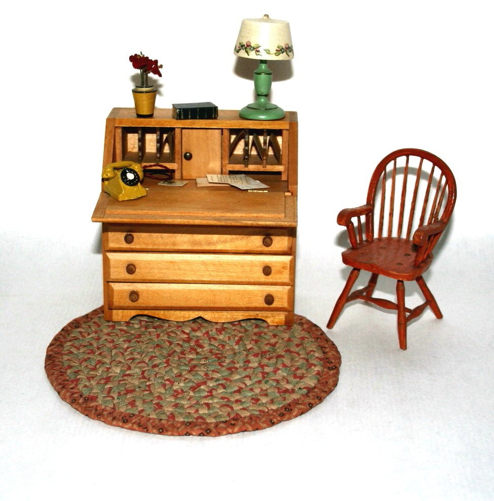 TynieToy Maple Desk and Windsor Chair (1 of 3)