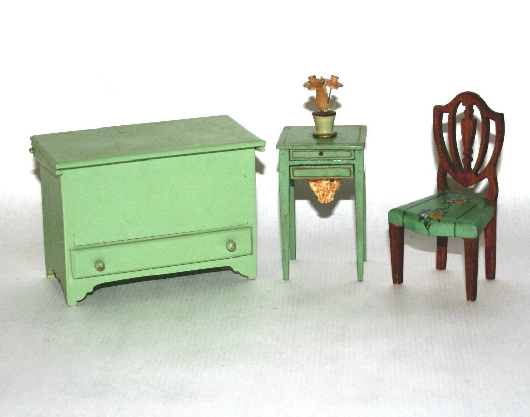 TynieToy Blanket Chest and Sewing Stand (1 of 4)