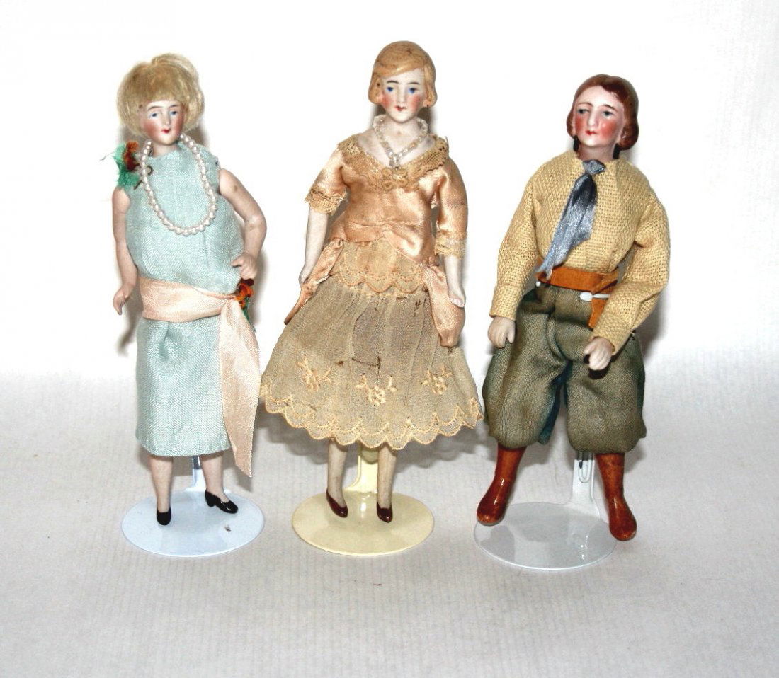 Three Dollhouse Dames (1 of 2)