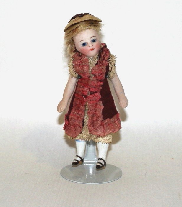 4" French Mignonette: Sweet little French girl in original dress with shirred ribbon ruffles, somewhat faded in front, lace has some damage, with a fine braided straw hat, nice clean face, long human hair braided wig. Glue