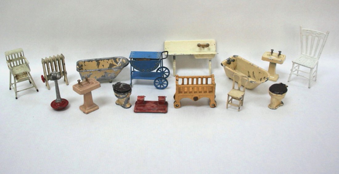 Vintage Metal Dollhouse Miniatures (1 of 4)