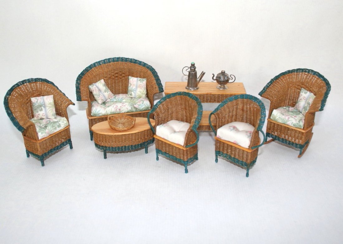 Uncle Ciggie Patio Furniture (1 of 2)