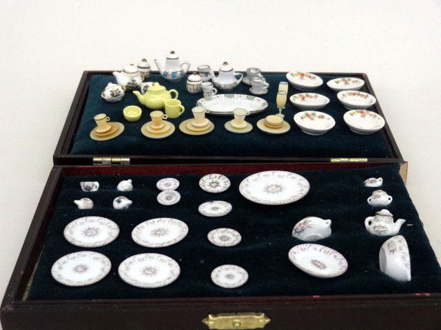 Dollhouse Miniature Dinner Sets (1 of 3)