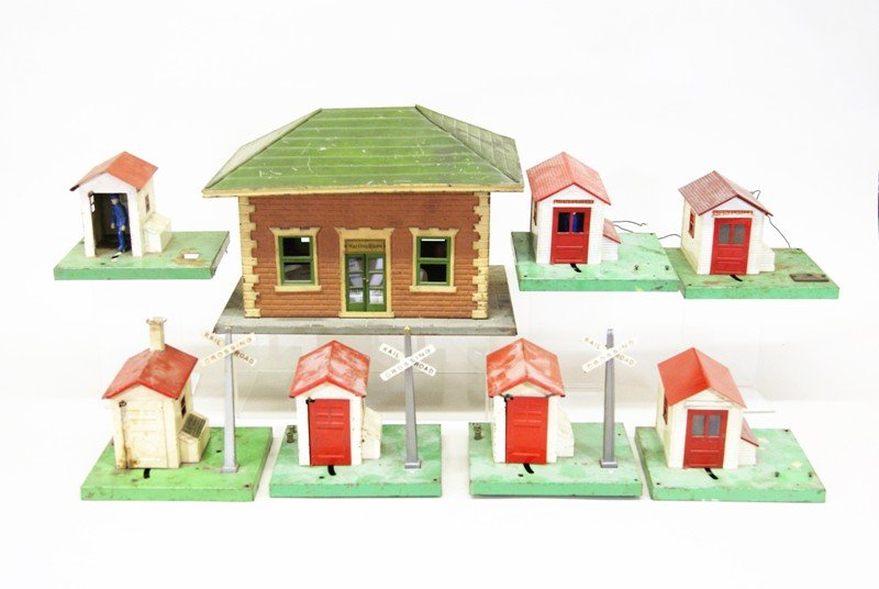 Lionel Pre-war Passenger Station and Seven Automatic (1 of 4)