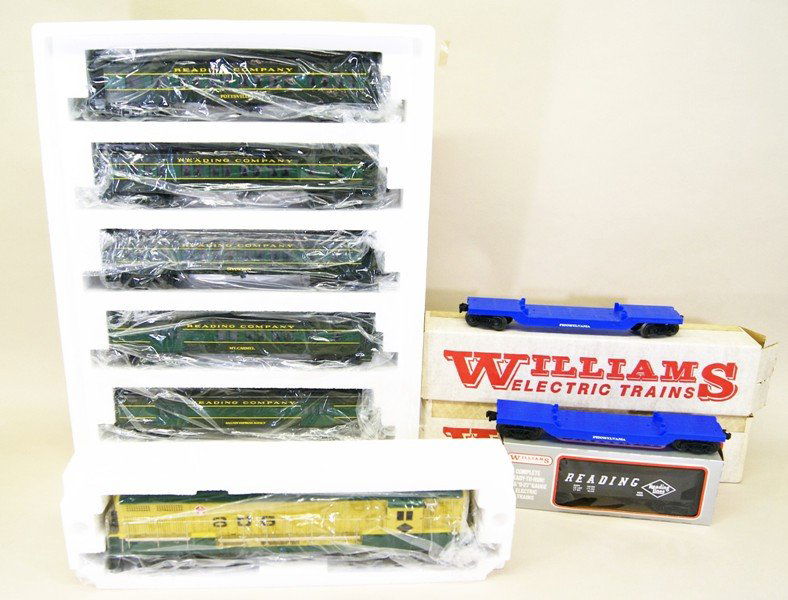 Williams Reading Engine, Passenger and Freight Cars in (1 of 6)