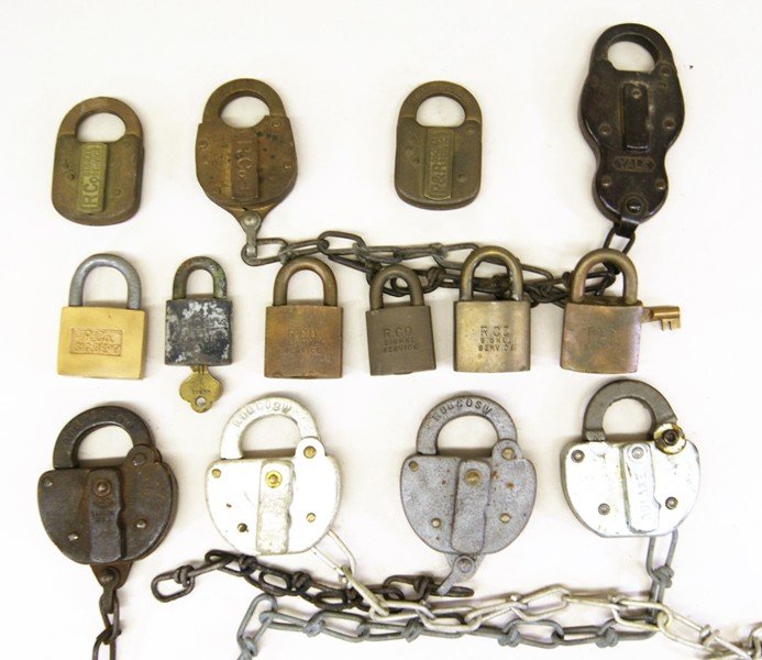 Lot of Fourteen Reading Railroad Switch Locks (1 of 6)