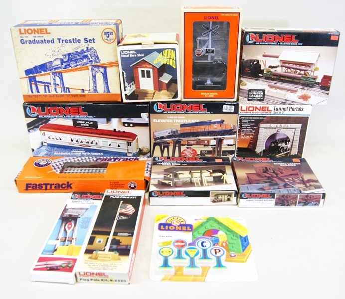 Large Lot of Lionel Accessories in Original Boxes (1 of 6)